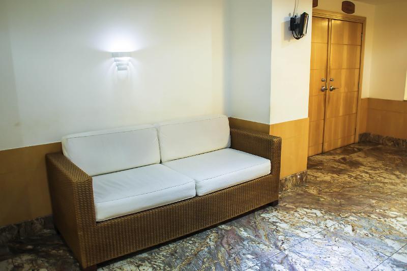 Hotel Atlantico Tower Rio de Janeiro Exteriör bild A sofa in a hotel room.