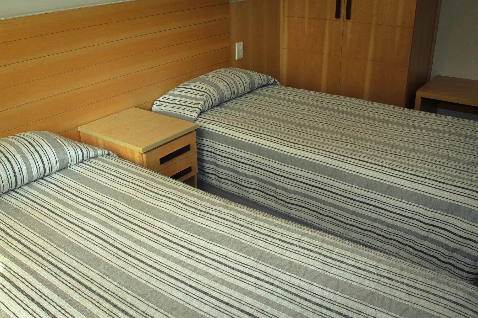 Hotel Atlantico Tower Rio de Janeiro Exteriör bild Two beds in a hotel room