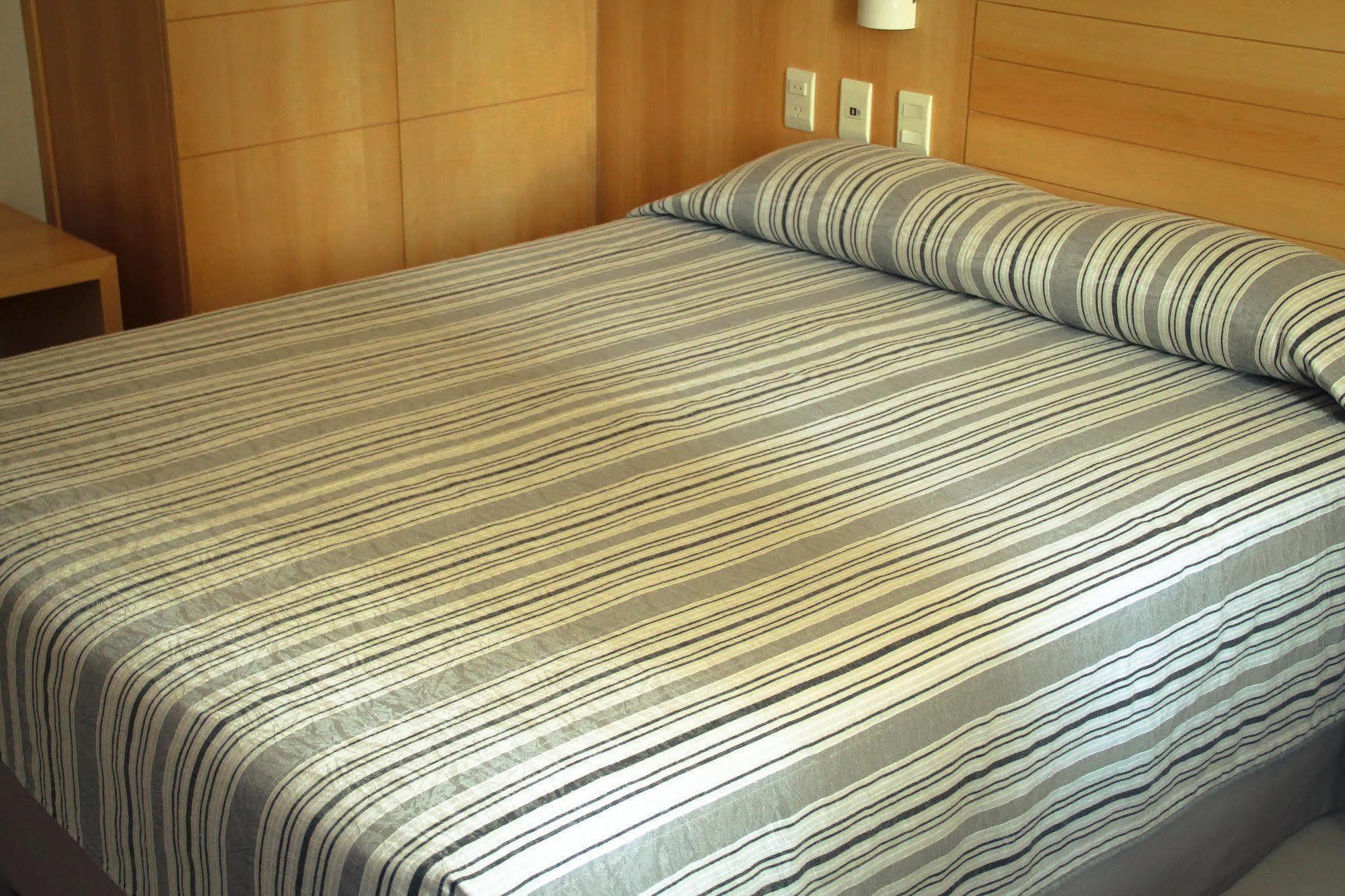 Hotel Atlantico Tower Rio de Janeiro Exteriör bild A double bed